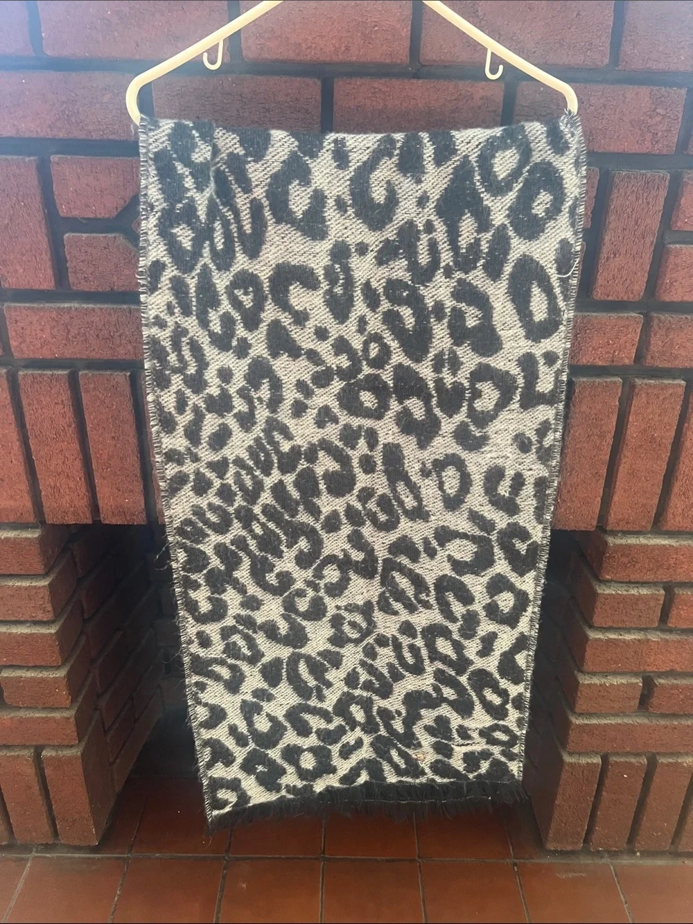 Anne Klein Leopard Print scarf -Black and White